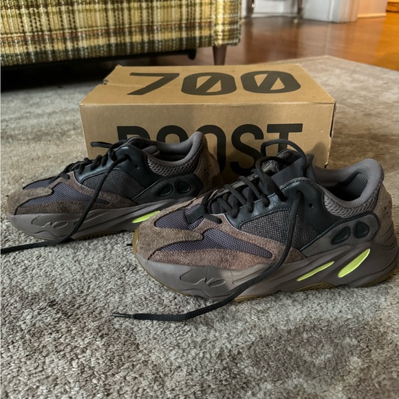 Adidas Yeezy 700 - Men’s 8.5 main image 5